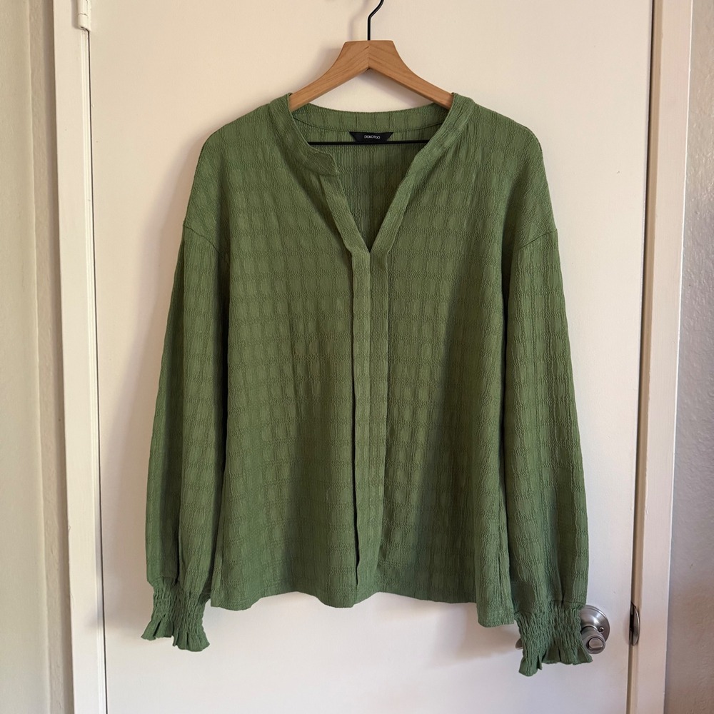 Green Textured V-Neck Blouse Smocked Cuff Long Sleeve Coquette Romantic Flouncy